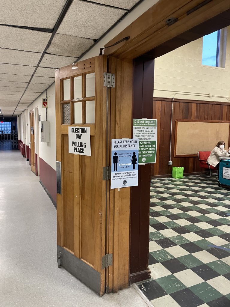 Poll center in Pompey